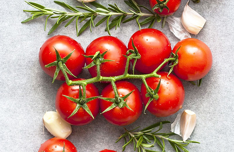 tomatoes-bunch of tomatoes-high thermic foods